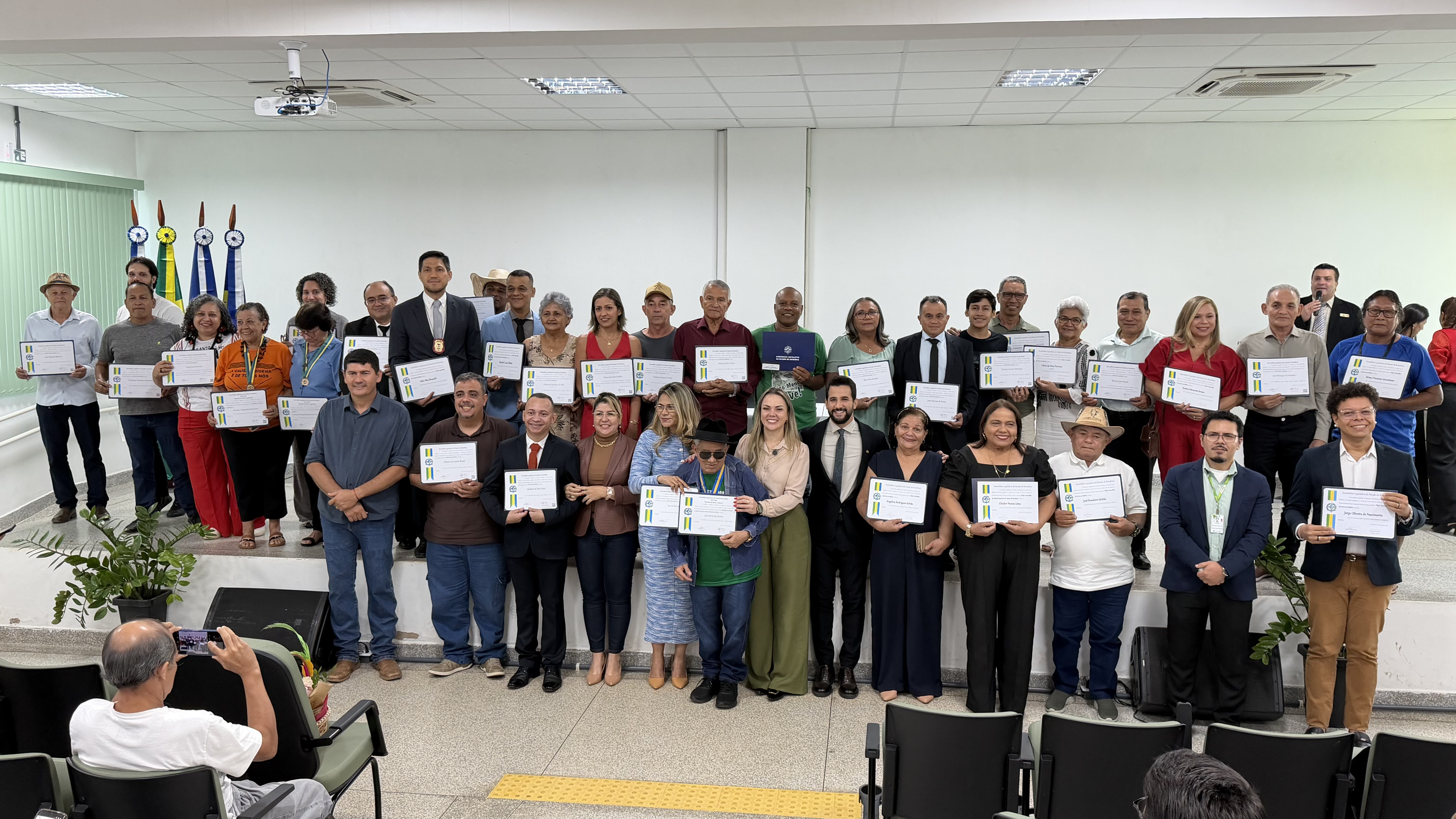CLÁUDIA DE JESUS: Deputada realiza Sessão Solene em Guajará-Mirim para homenagear personalidades 