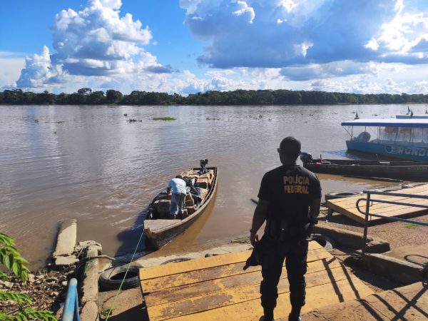 PEGOS: Bolivianos são presos pela PF tentando sair do Brasil com mercadoria ilegal