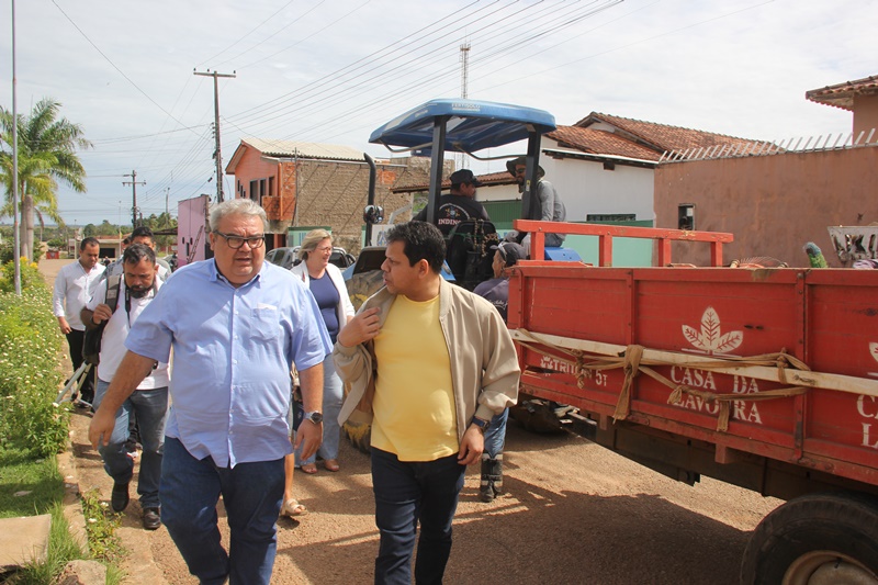 NOVA MAMORÉ: Jair Montes destina recursos para recuperação de estradas vicinais no município