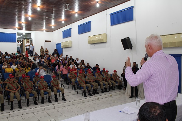 PROJETO SOCIAL: Airton Gurgacz participa da formatura da 1ª turma Bombeiros Mirins