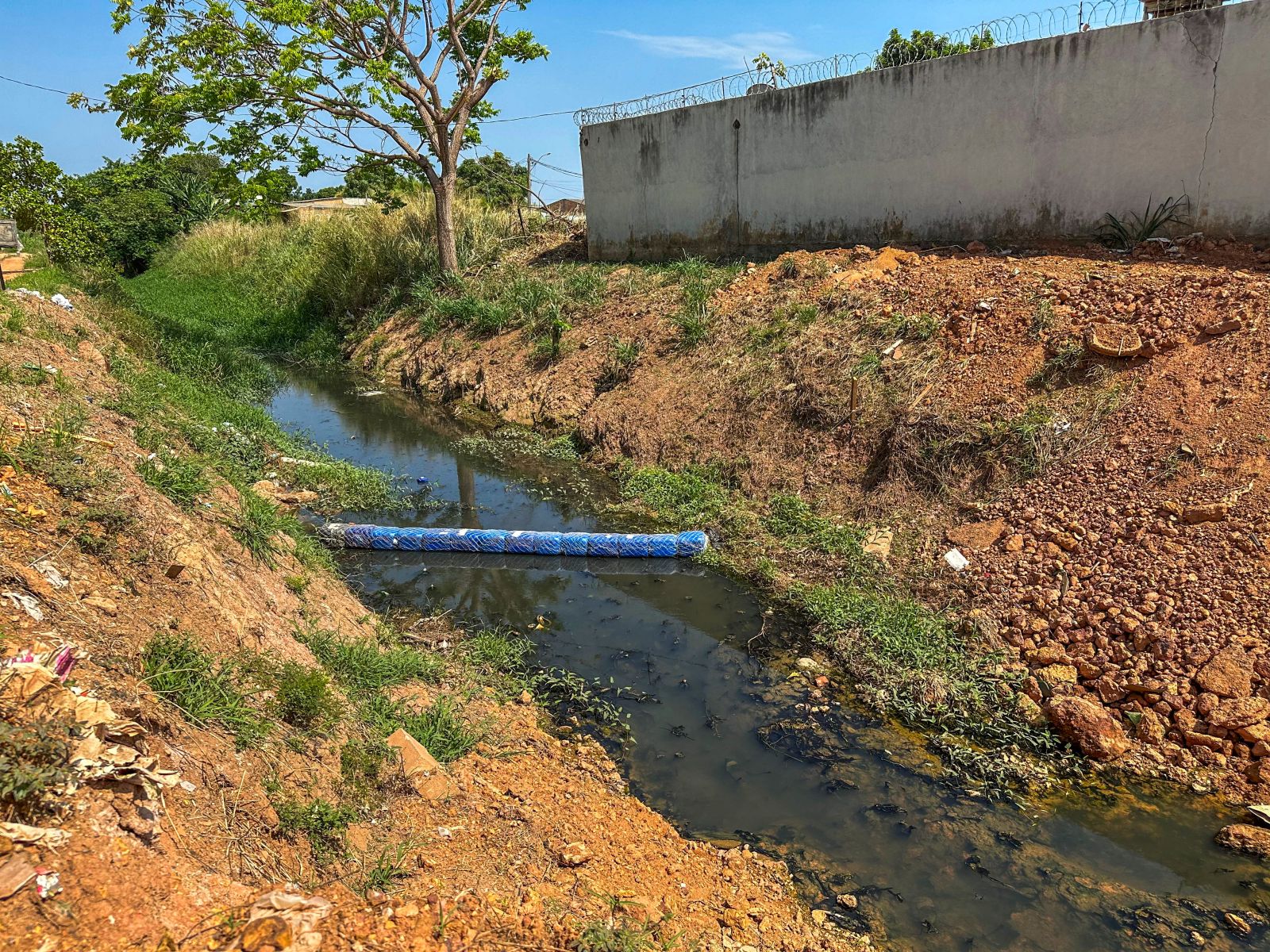 MODELO INOVADOR: Prefeitura implanta ecobarreira e inicia proteção de canais e igarapés