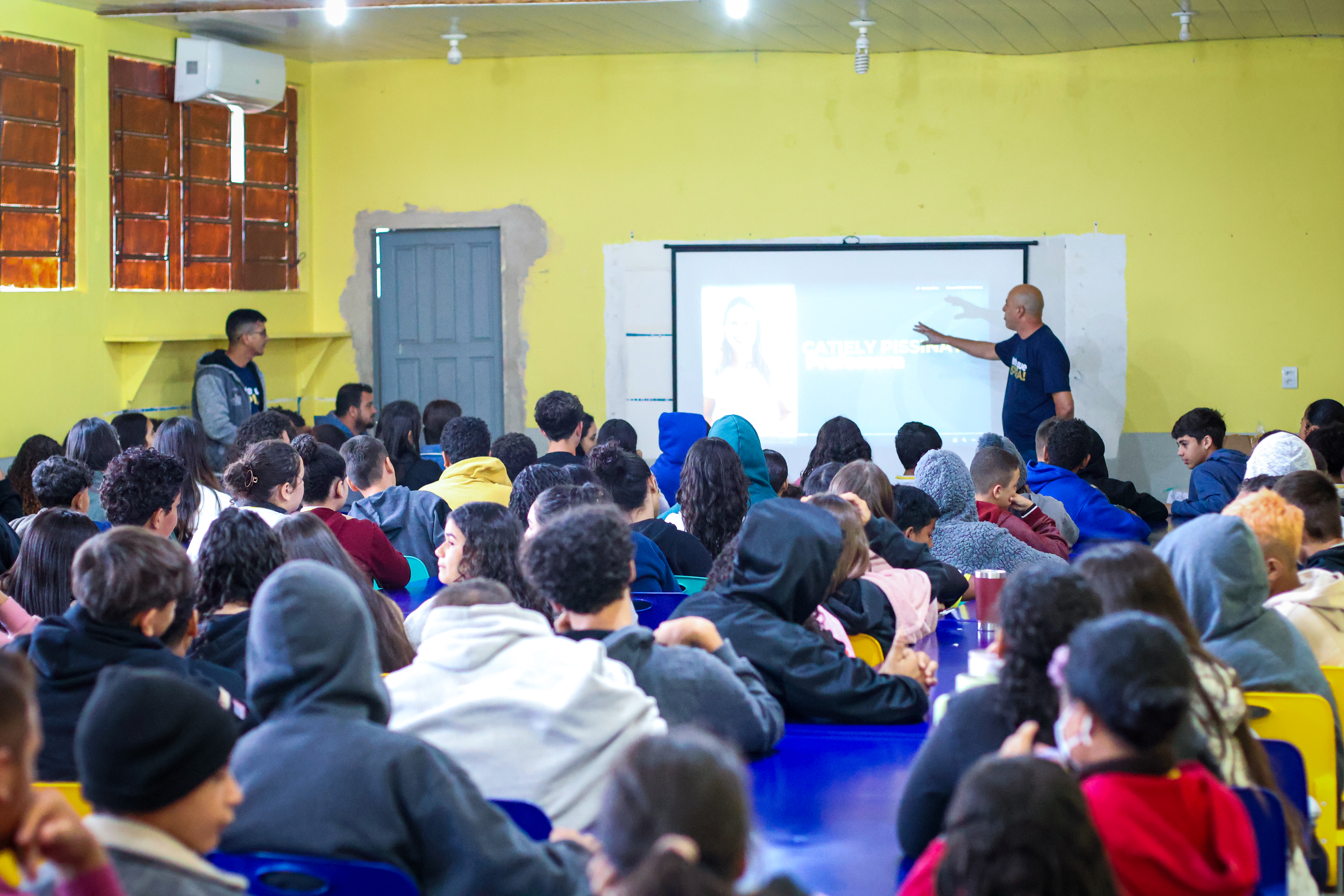 ISMAEL CRISPIN: Deputado apresenta indicações para realização de ampla reestruturação em escolas