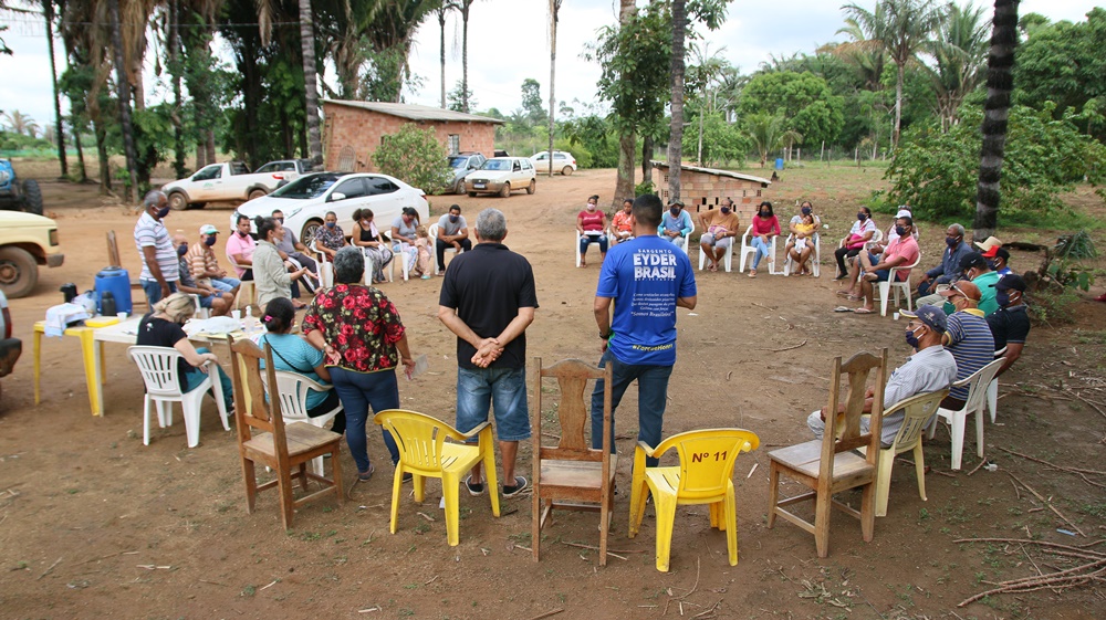 ZONA RURAL: Deputado Sargento Eyder Brasil se reúne com moradores da bacia leiteira