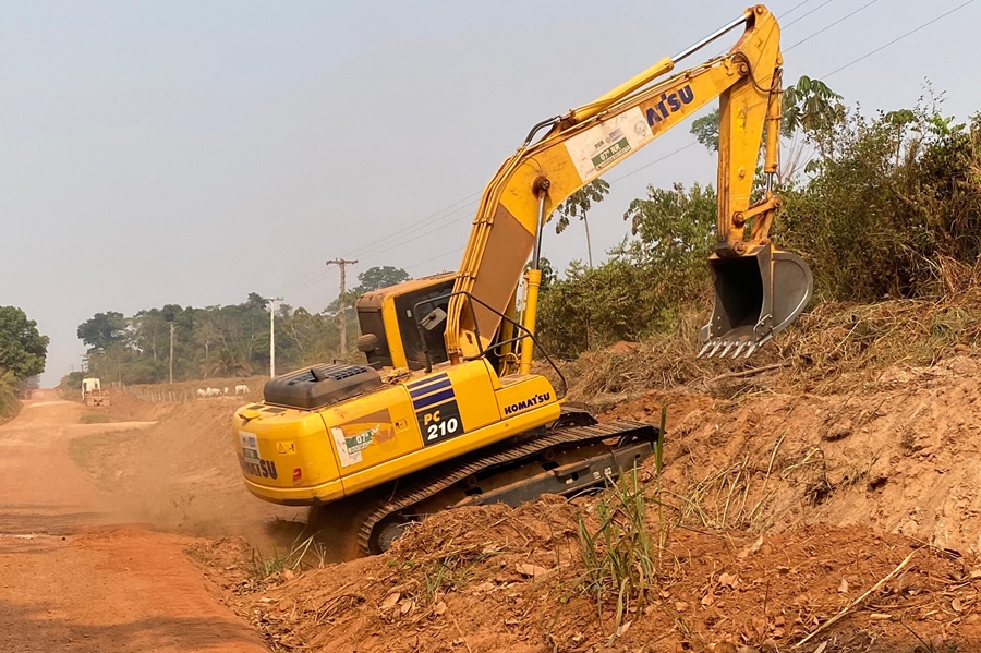 ALAN QUEIROZ: Obras são realizadas na RO-010 após solicitação do deputado