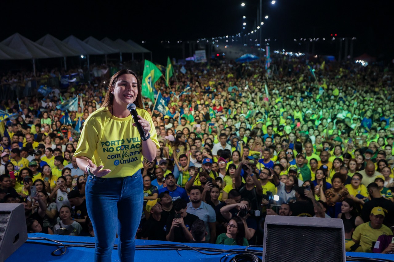 ELEIÇÕES 2024: Mariana recebe apoio de Jair Bolsonaro durante evento