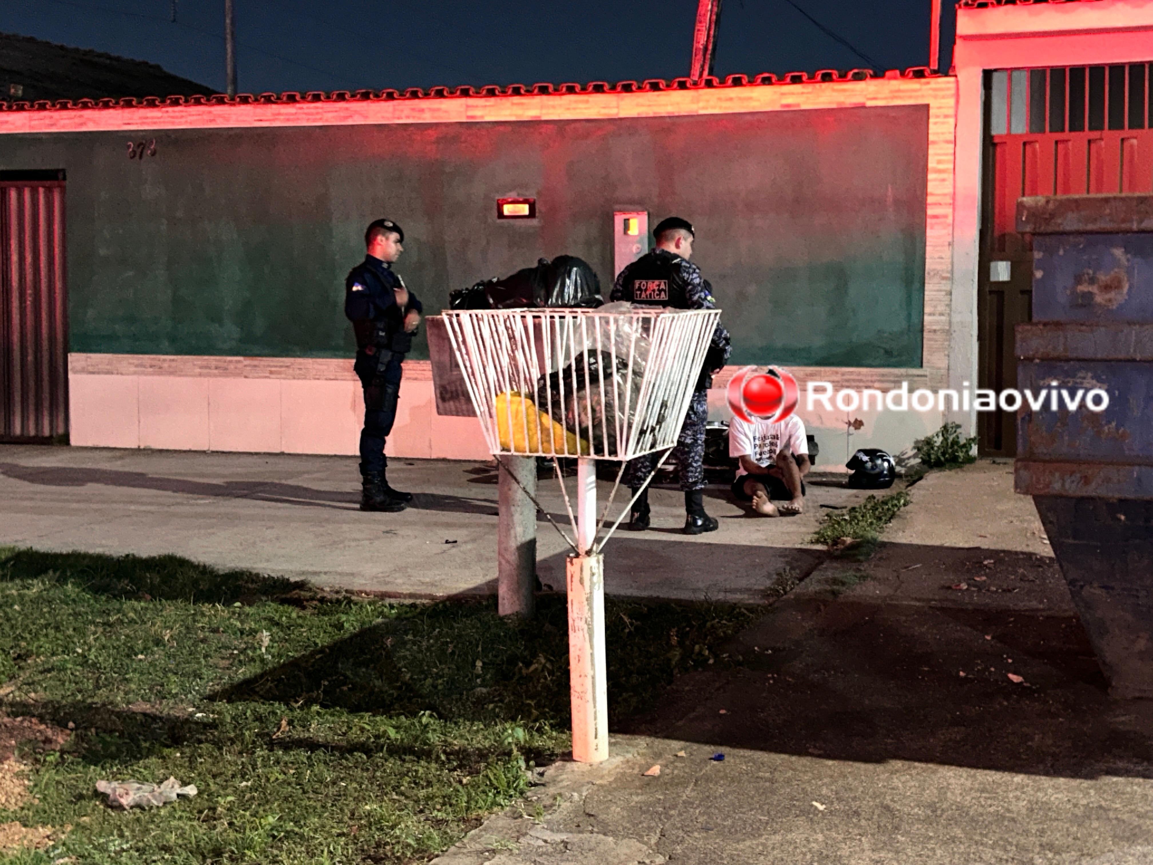 NA CONTRAMÃO: Adolescente fugindo da PM bate violentamente moto contra muro