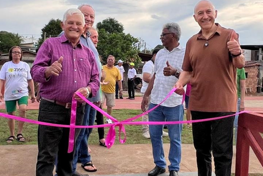 CONFÚCIO MOURA: Senador inaugura Canal da Amizade em Cacaulândia com grande festa popular