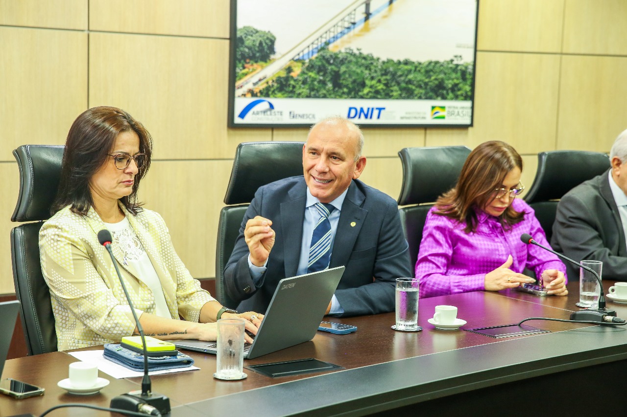 EZEQUIEL NEIVA: Em Brasília, deputado cobra a eliminação de curvas perigosas na BR-435