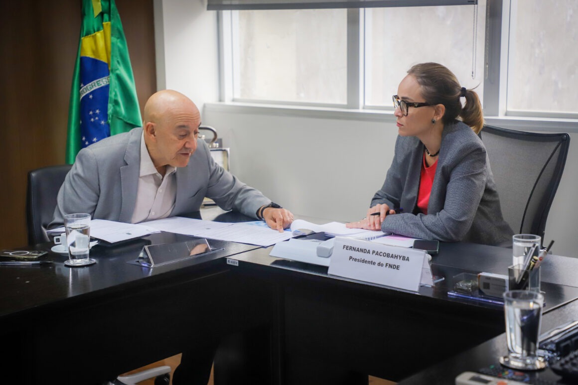 CONFÚCIO MOURA: Senador garante escola em tempo integral para Machadinho d'Oeste