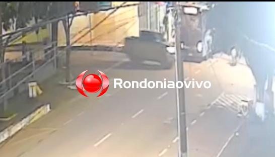 HILUX INVADIU: Vídeo mostra acidente que resultou na morte de motoboy na Carlos Gomes