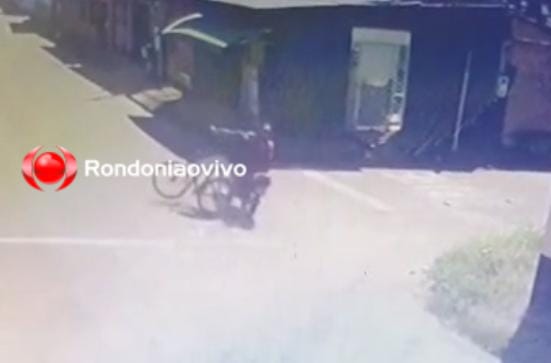 VÍDEO: Motociclista foge após atropelar ciclista em cruzamento