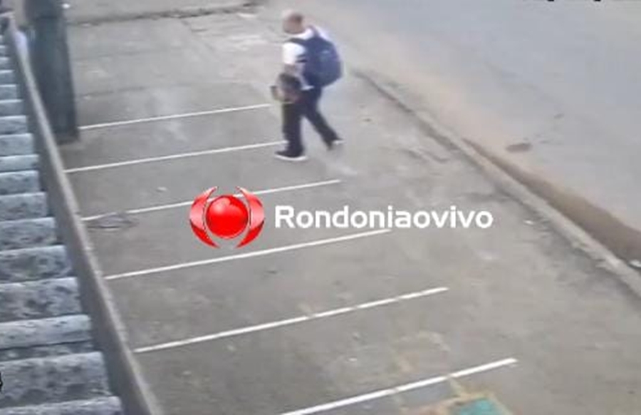 NO ELDORADO: Vídeo mostra ladrão assaltando mulher na frente de residência