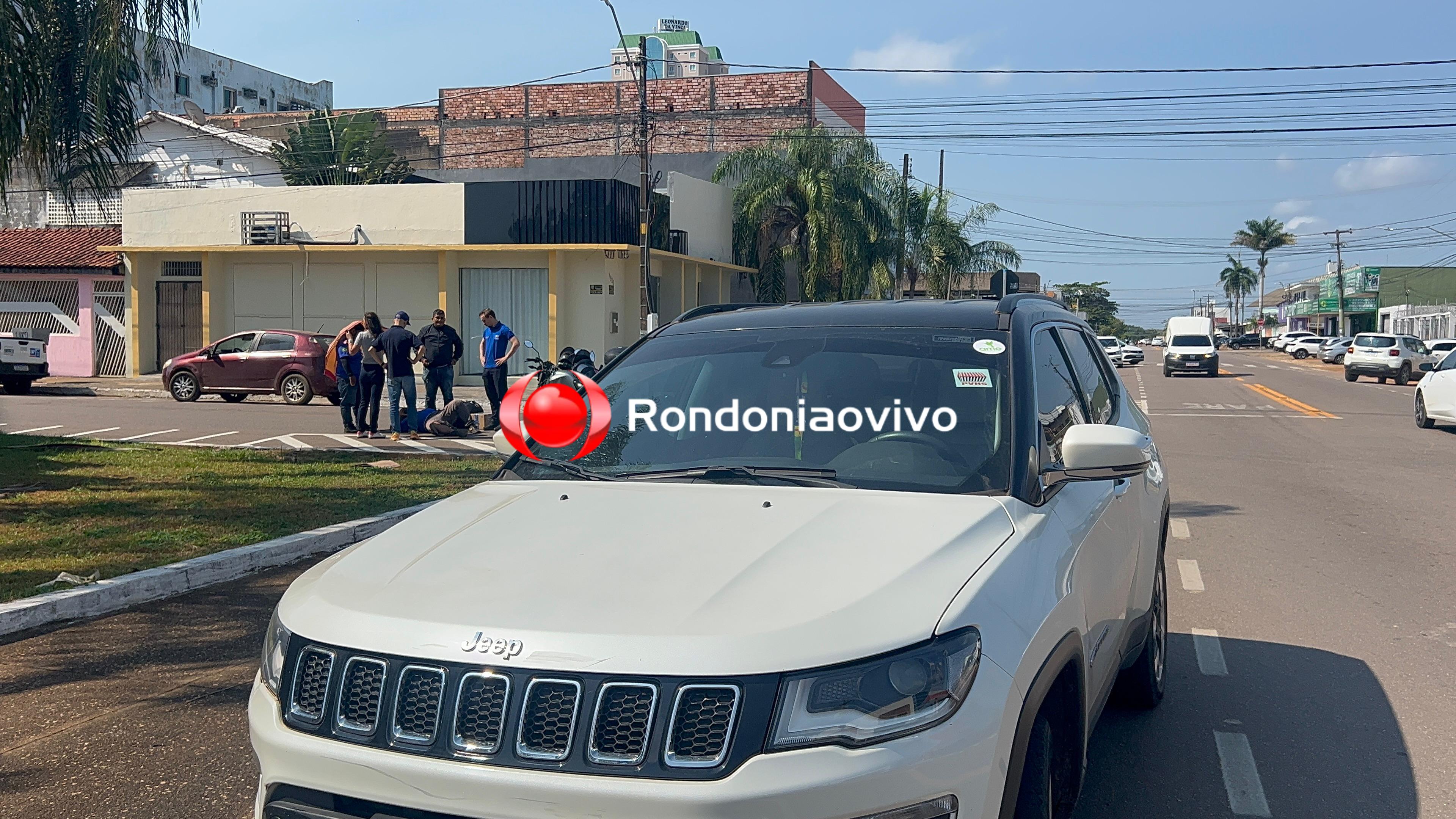 VÍDEO: Condutora de Jeep avança cruzamento e atropela motociclista