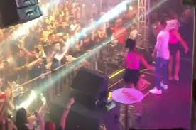 IMPORTUNAÇÃO: Homem é preso por passar as mãos nas partes íntimas de jovem em boate