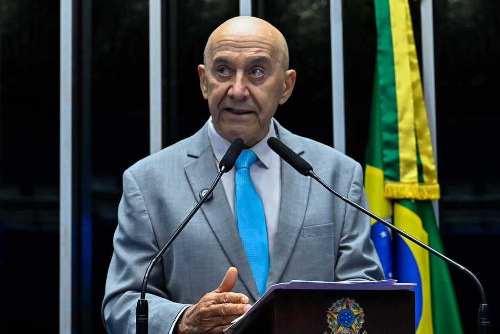 VALORIZAÇÃO: Confúcio Moura faz homenagem a professores e defende investimentos na educação