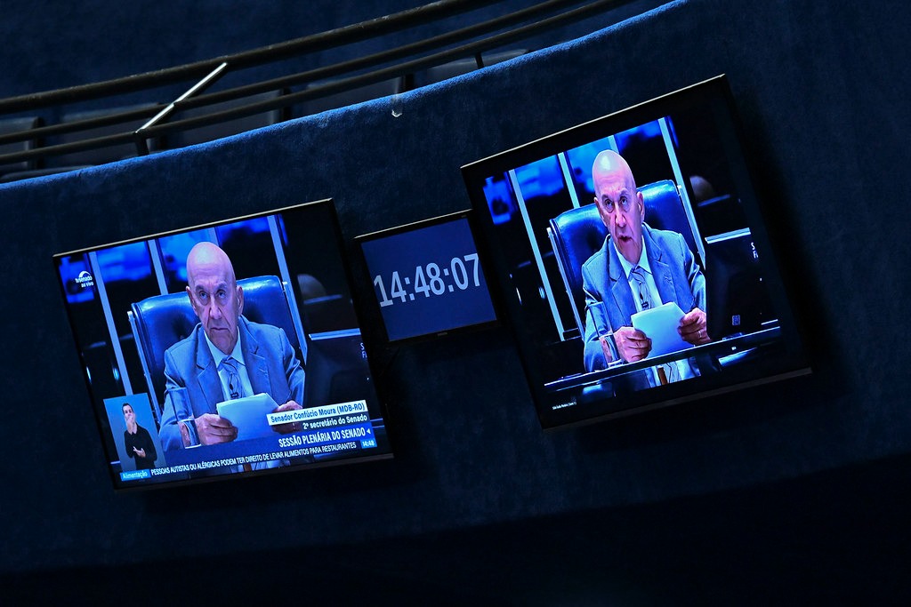 CONFÚCIO MOURA: Senador cobra suspensão imediata da desintrusão em Alvorada do Oeste