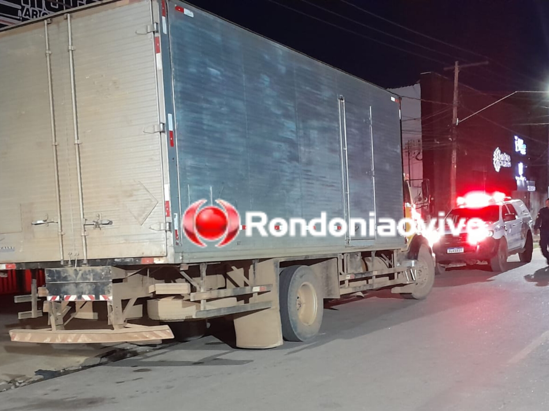 CARGA FURTADA: Quatro pessoas são presas com 150 sacas de soja em caminhão 