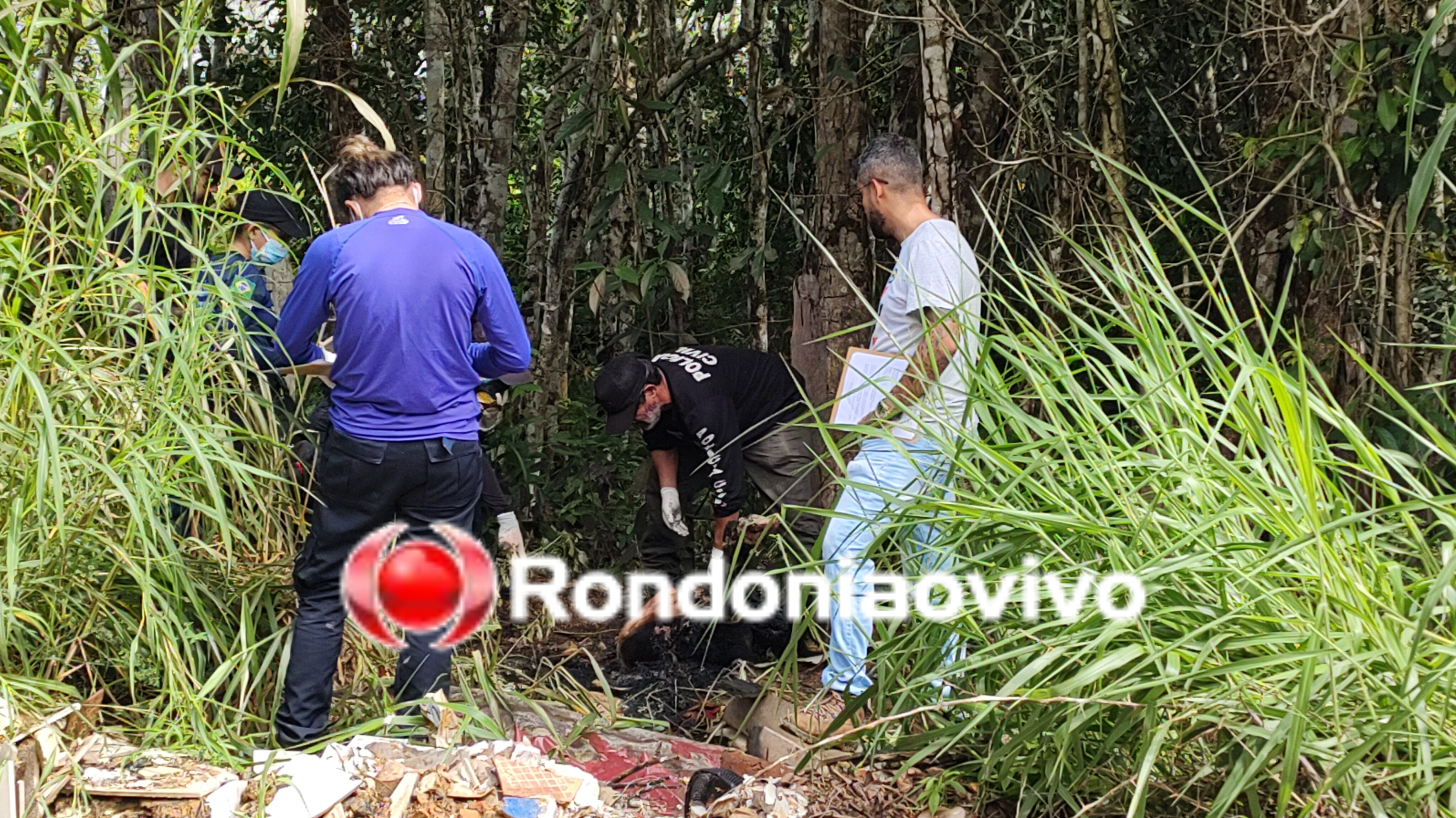 TATUAGENS: Polícia busca identificar corpo carbonizado na beira de estrada 