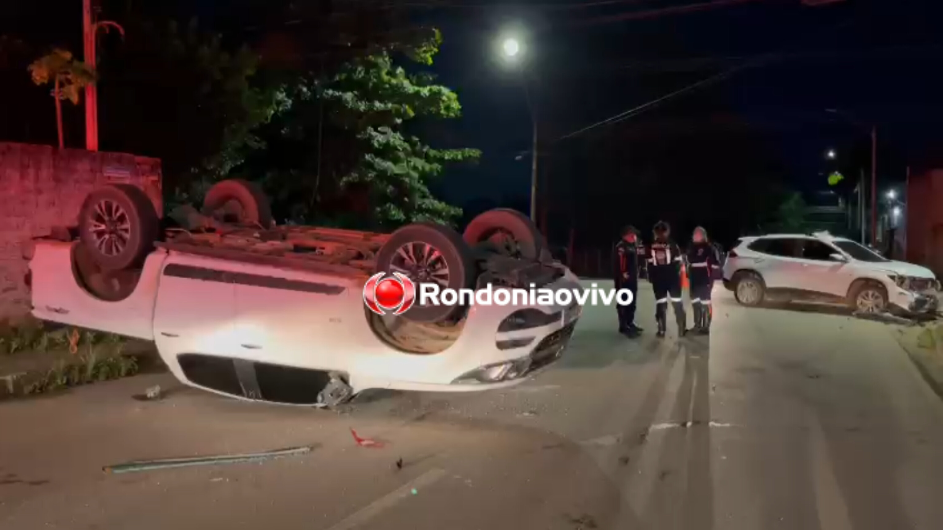 VÍDEO: Caminhonete capota após grave colisão na Pinheiro Machado 