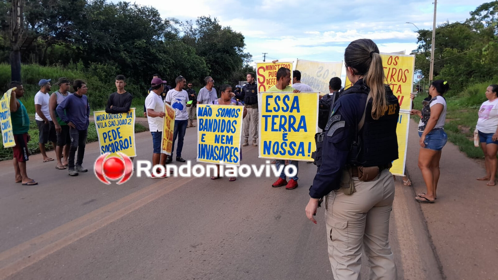 PROTESTO: Moradores fecham BR-319 após a ponte do rio Madeira 