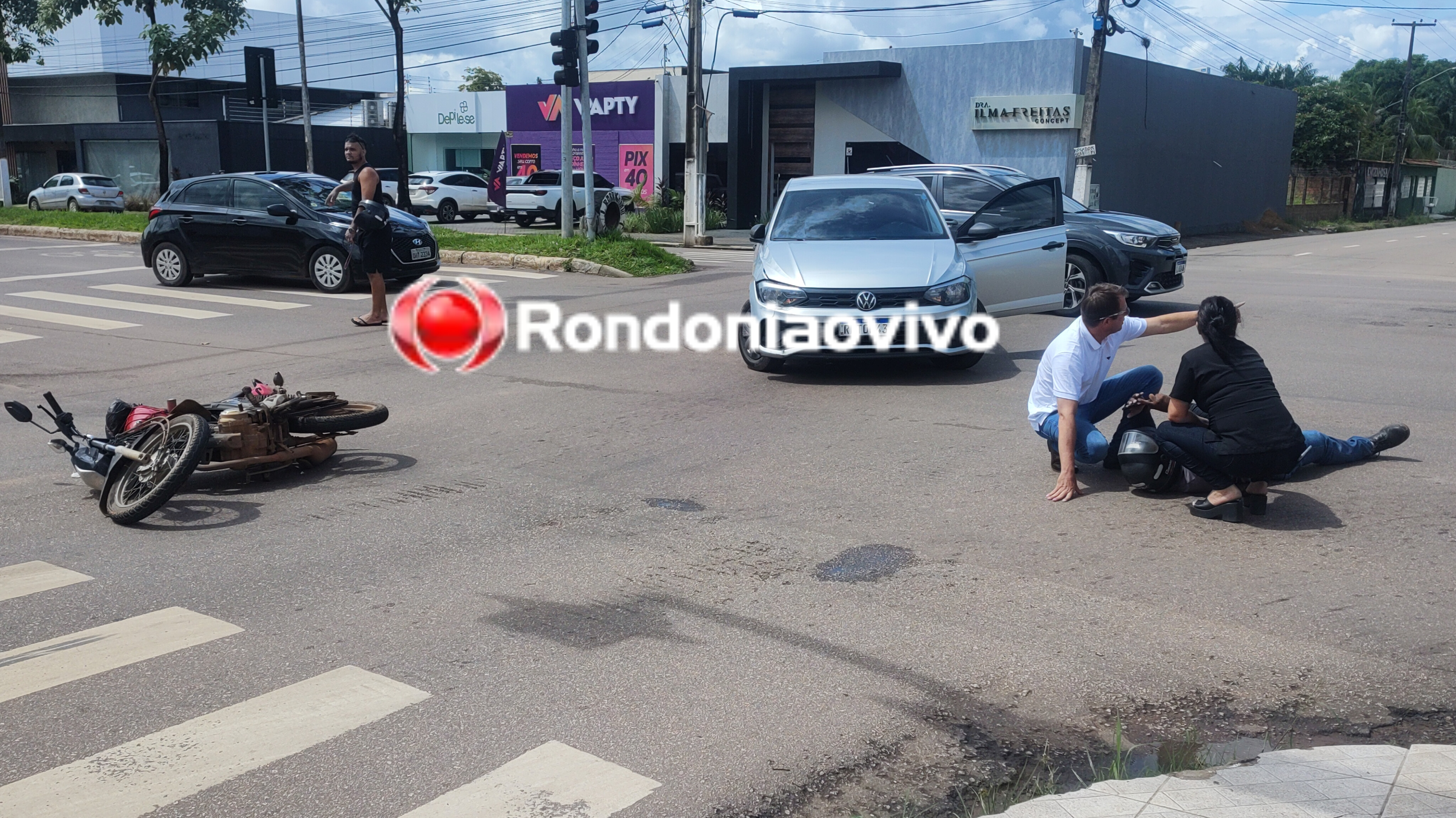 URGENTE: Motorista faz retorno proibido e causa acidente com motociclista na Rio Madeira 