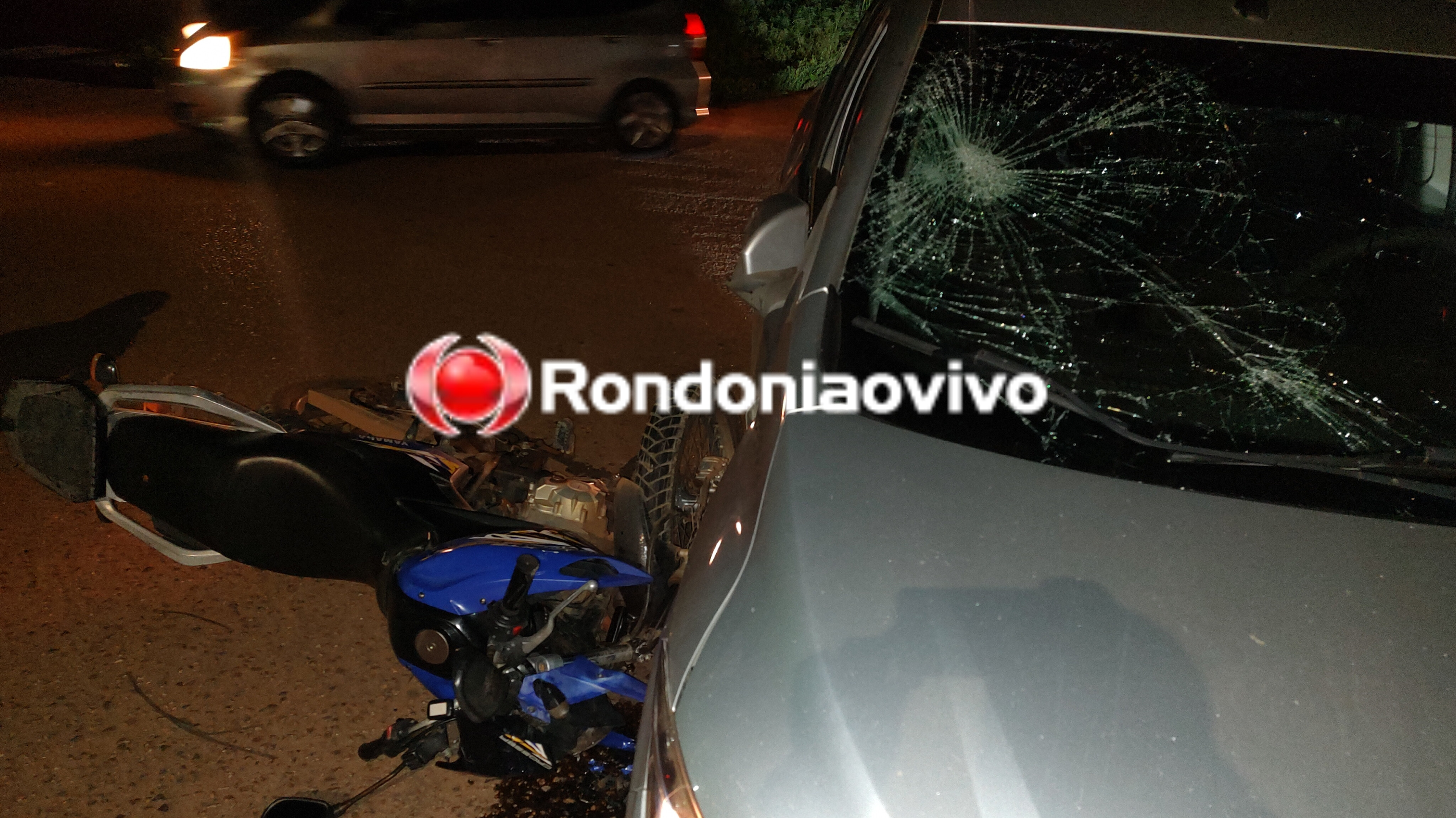 NA ALEXANDRE: Motociclista sofre grave acidente após motorista de Onix avançar preferencial