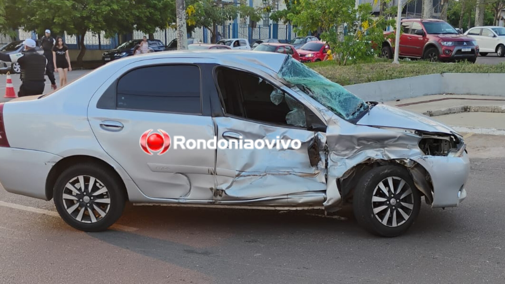 NA DOM PEDRO II: Bebê e familiares sofrem ferimentos após batida entre caminhão e carro 