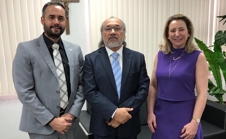 VISITA AO TRE: Jaqueline Cassol participa de debate sobre participação da mulher na política