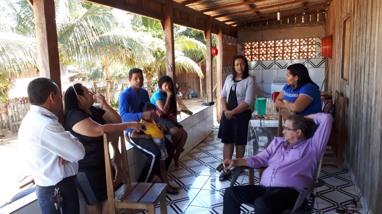 TRANSPORTE ESCOLAR: Joelna Holder visita distrito de União Bandeirantes