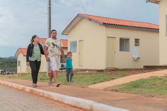 HABITAÇÃO: Mais de 390 famílias recebem as chaves da casa própria