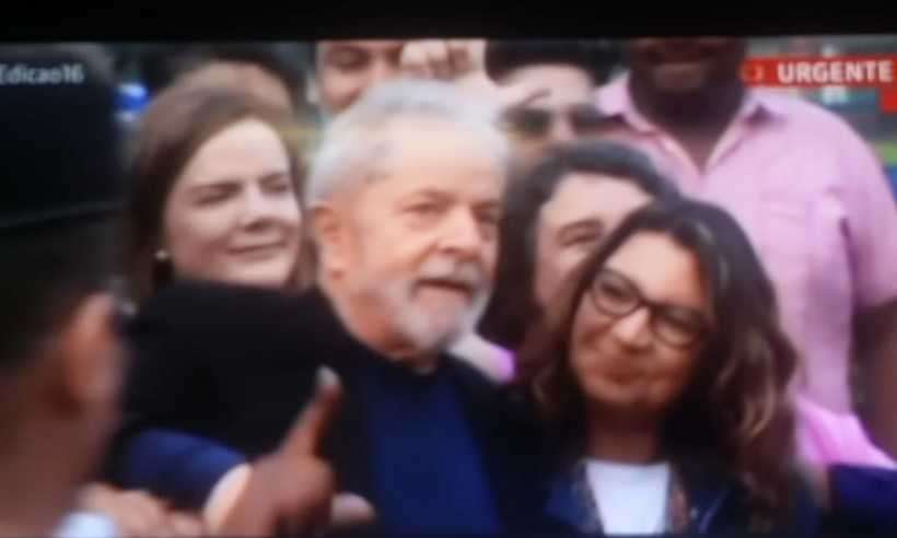 LIVRE: Ex-presidente Lula é solto da sede da Polícia Federal em Curitiba