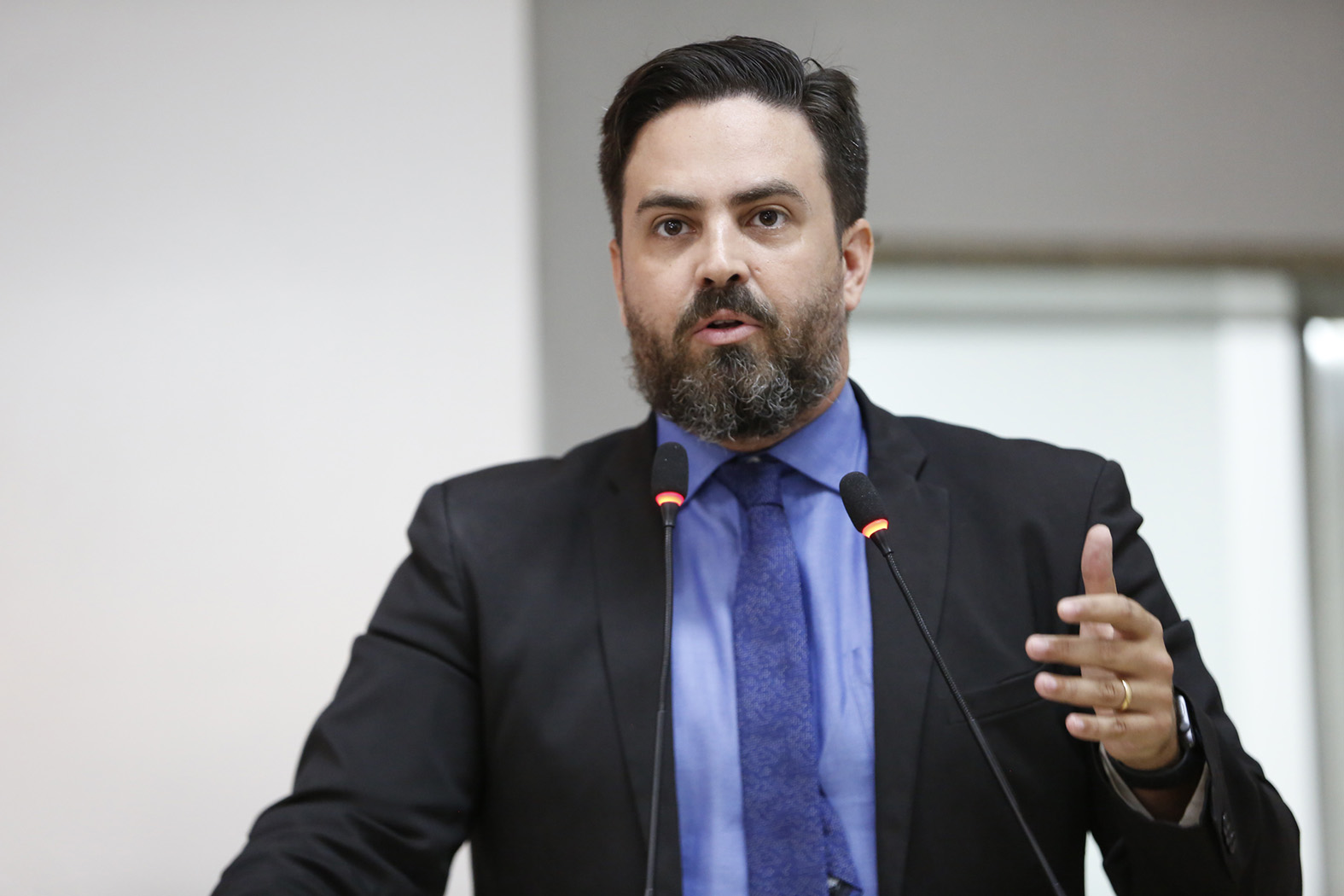 Léo Moraes indica criação e reativação de residências do DER