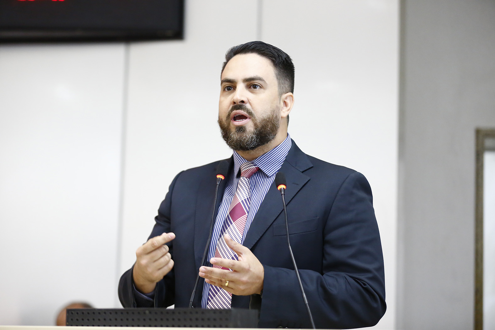 Léo Moraes quer ronda policial em ponto de integração de ônibus