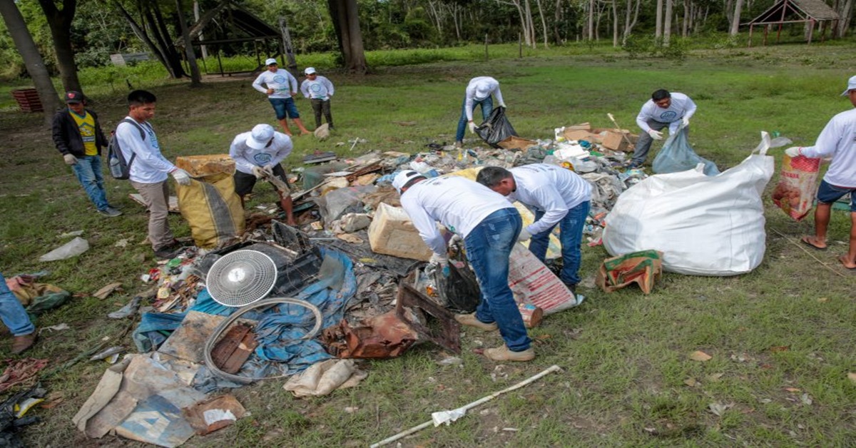 LIMPEZA: Mais de uma tonelada de lixo são retirados do rio Pacaás Novos, em Guajará-Mirim