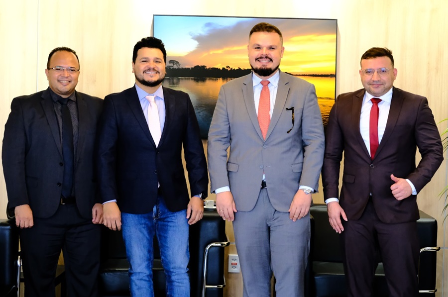 ATUAÇÃO: Presidente da OAB visita Assembleia Legislativa de Rondônia