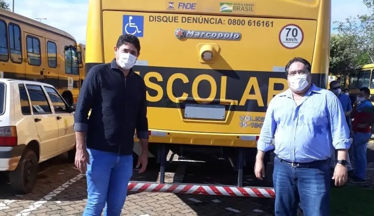 VEREADOR: Márcio Pacele participa da entrega de 146 ônibus para o transporte escolar 