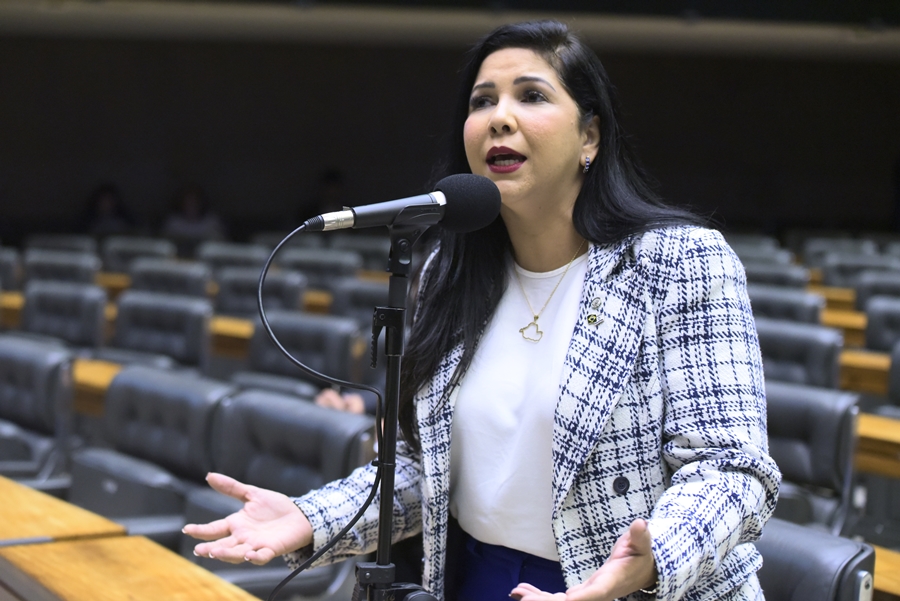 CRISTIANE LOPES: Deputada cobra ajuda aos pescadores e agricultores e RO