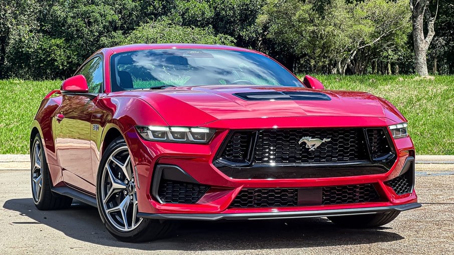 CARRO ESPORTIVO: Vendas do Mustang empolgam e Ford pensa em criar modelo de 4 portas
