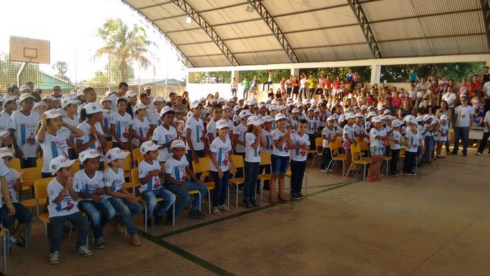 Pais e alunos se mobilizam contra o fechamento de escola