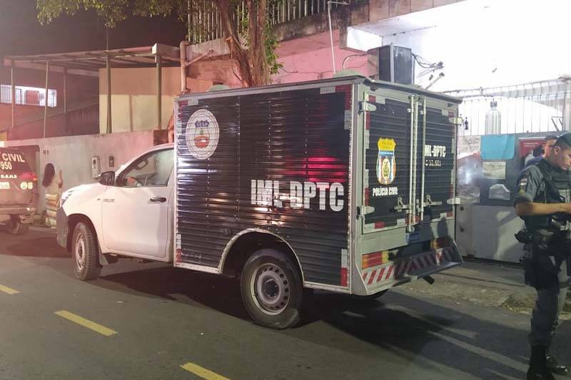 HOMICÍDIO: Homem é morto com vários tiros enquanto jantava em lanchonete