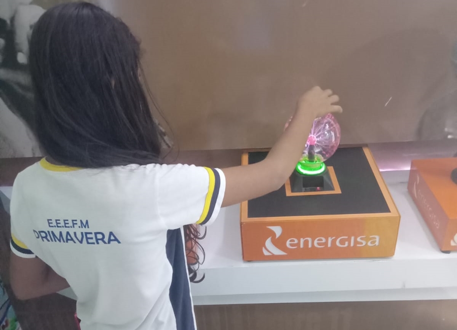 ENERGISA: Alunos e professores de Theobroma participam de ação de eficiência energética