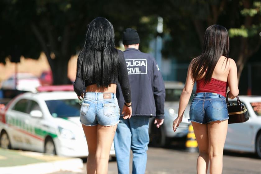 PROGRAMA DE R$ 40 MIL: Mulher é presa por chantagear clientes após encontros sexuais