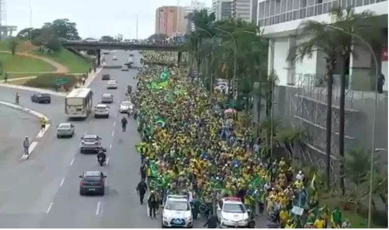 VÍDEO: PM do DF escoltou bolsonaristas até a Praça dos Três Poderes