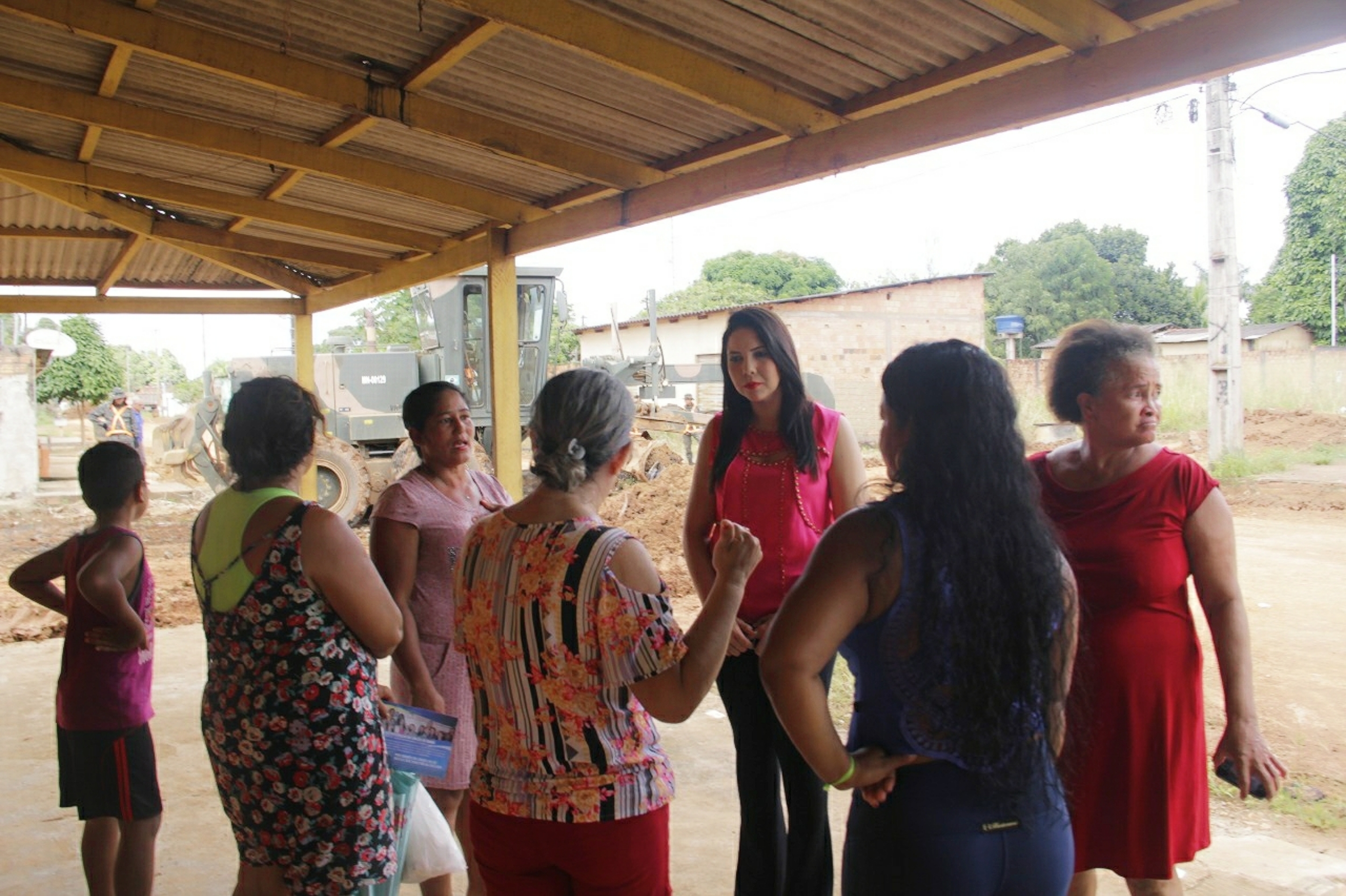 Vereadora Cristiane Lopes acompanha início das obras no Mariana