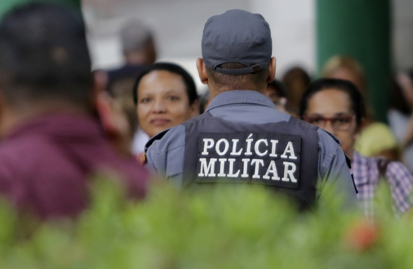 RACISMO: Estudante de biomedicina xinga policial negro de macaco e acaba preso