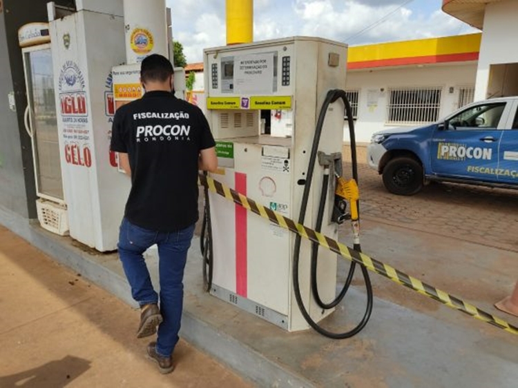 VENDA IRREGULAR: Procon interdita posto que vendia gasolina de bandeira diferente em Porto Velho