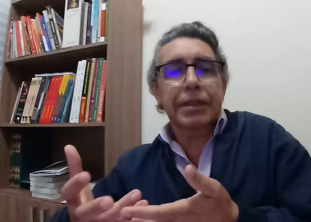 FACULDADE UNESC: Professor e escritor Dil Gonçalves fala aos acadêmicos de Letras