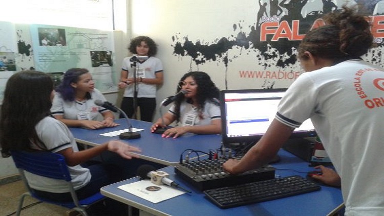 MULHERES: O protagonismo feminino na Rádio Falante da Escola Orlando Freire 