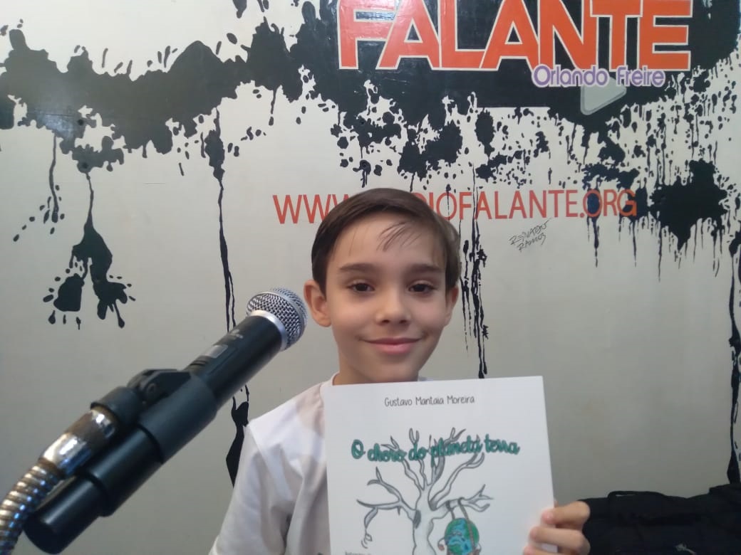 RÁDIO FALANTE: Garoto de 9 anos lança livro 'O choro do planeta terra'