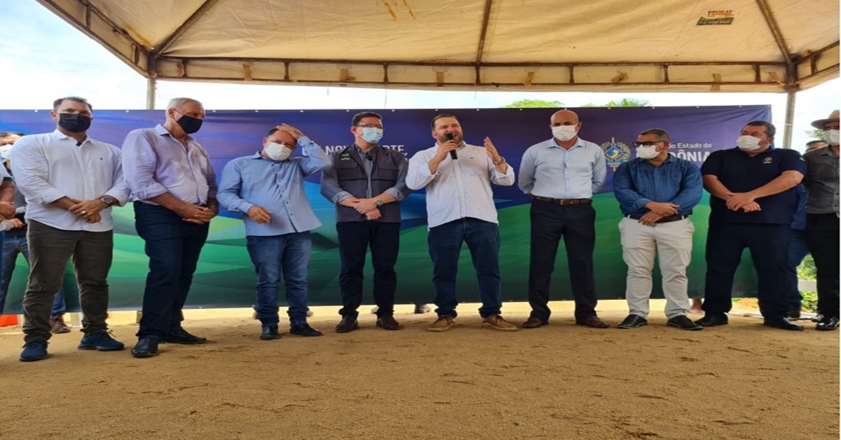 OBRA: Alex Redano participa de inauguração de ponte em Cujubim